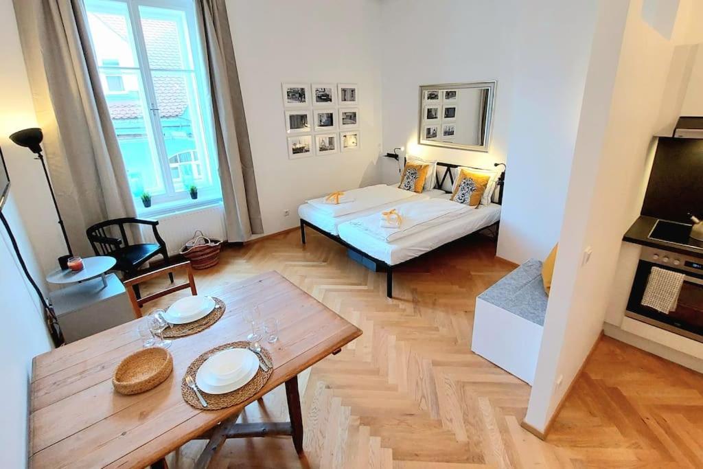 Homelystay - Downtown App Apartment *